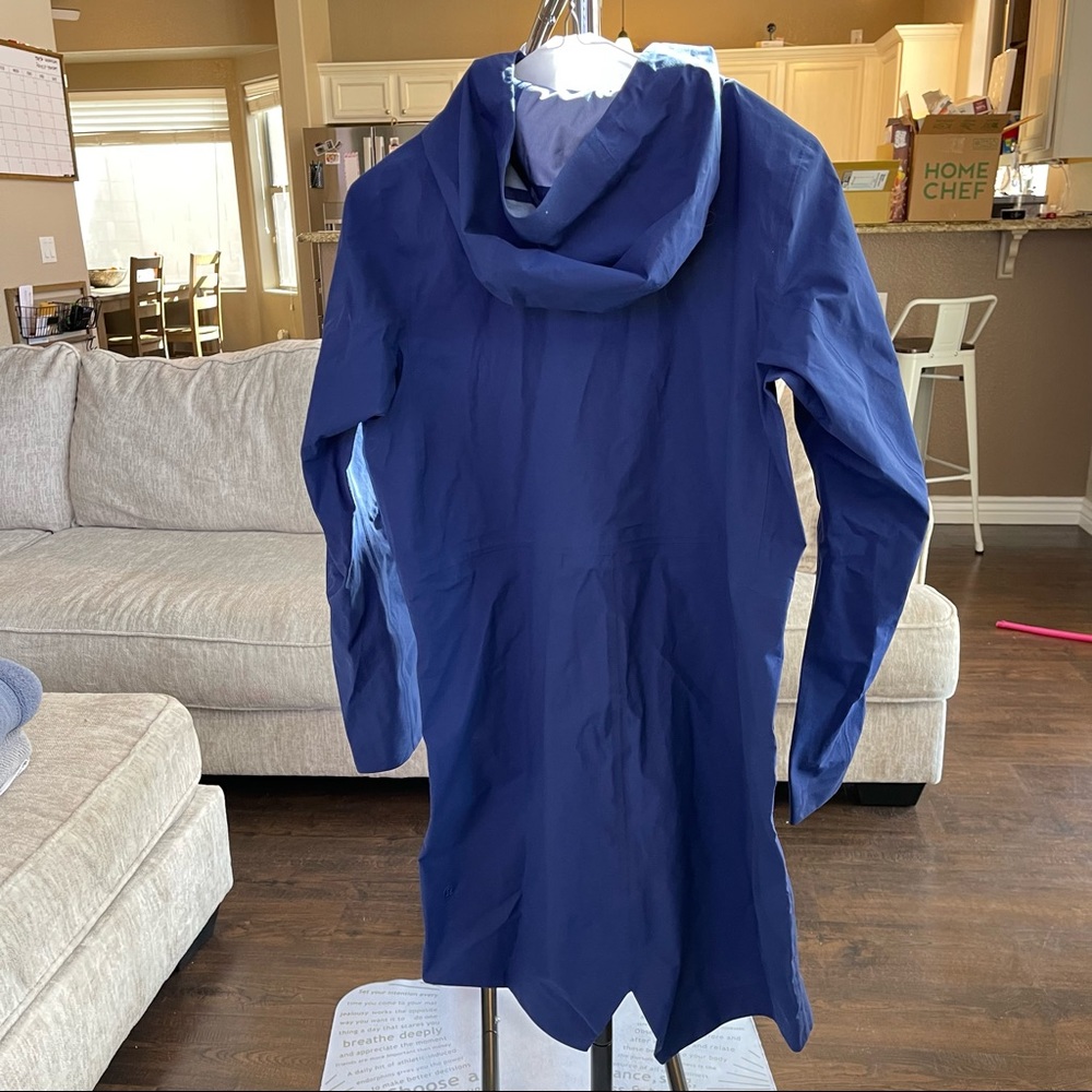 Lululemon rain jacket - Picture 6 of 6